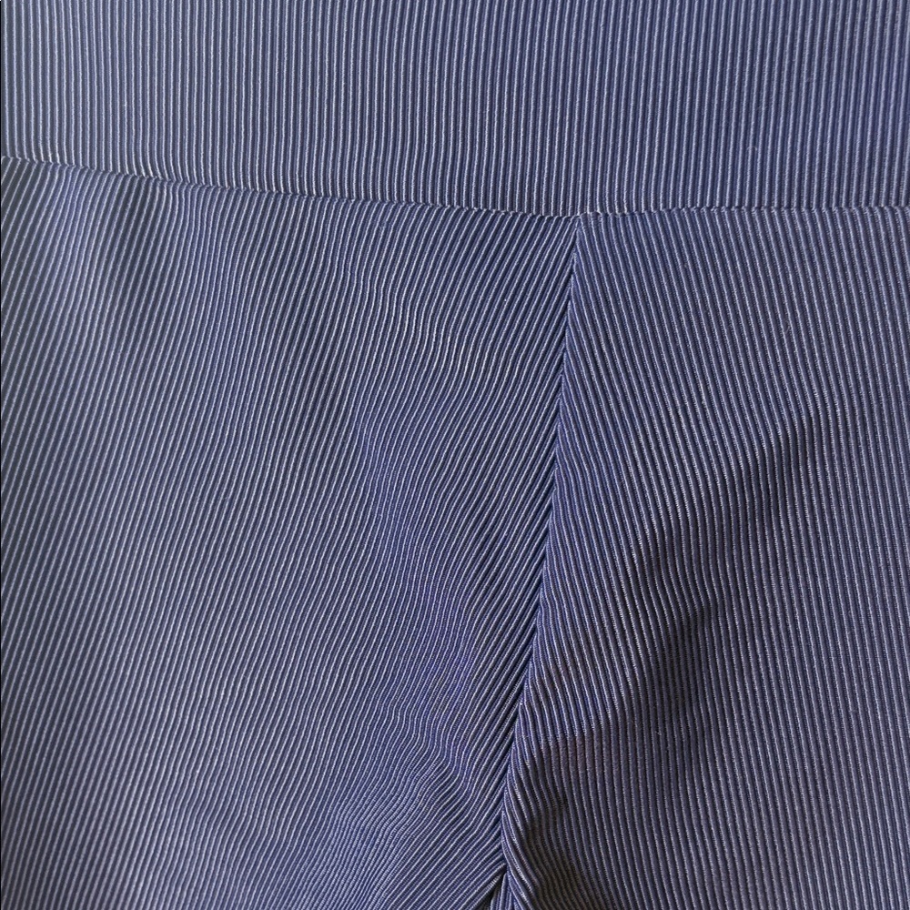 Onzie High-Rise Bike Short - Ribbed Navy - S - Picture 5 of 8
